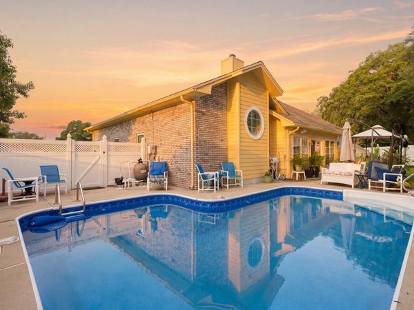 2815 Ben Hogan Court, Shalimar, FL 32579