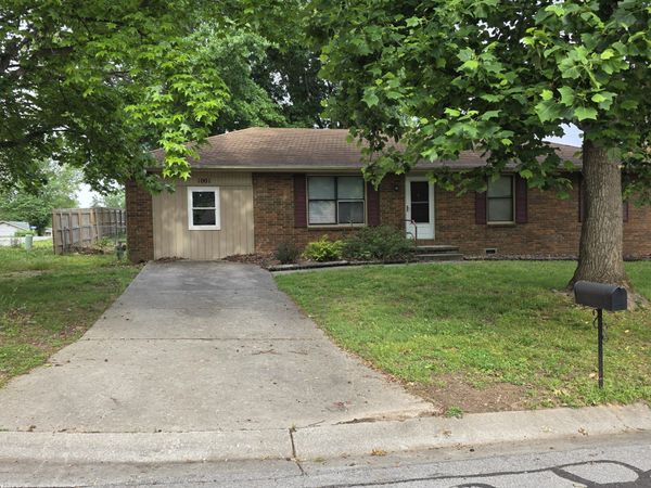 1001 N 13th Avenue , Ozark, MO 65721