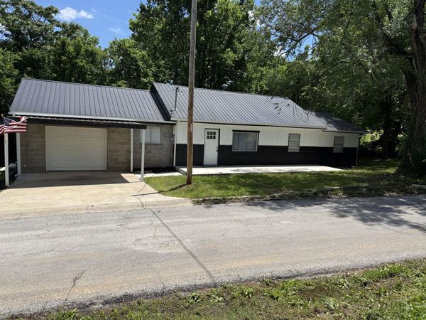 425 N Center Street, Granby, MO 64844