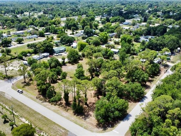 8270 Ebson DR, NORTH FORT MYERS, FL 33917