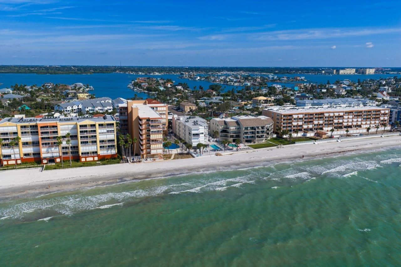 16332 Gulf Boulevard, Unit 3B, Redington Beach, FL 33708 Photo