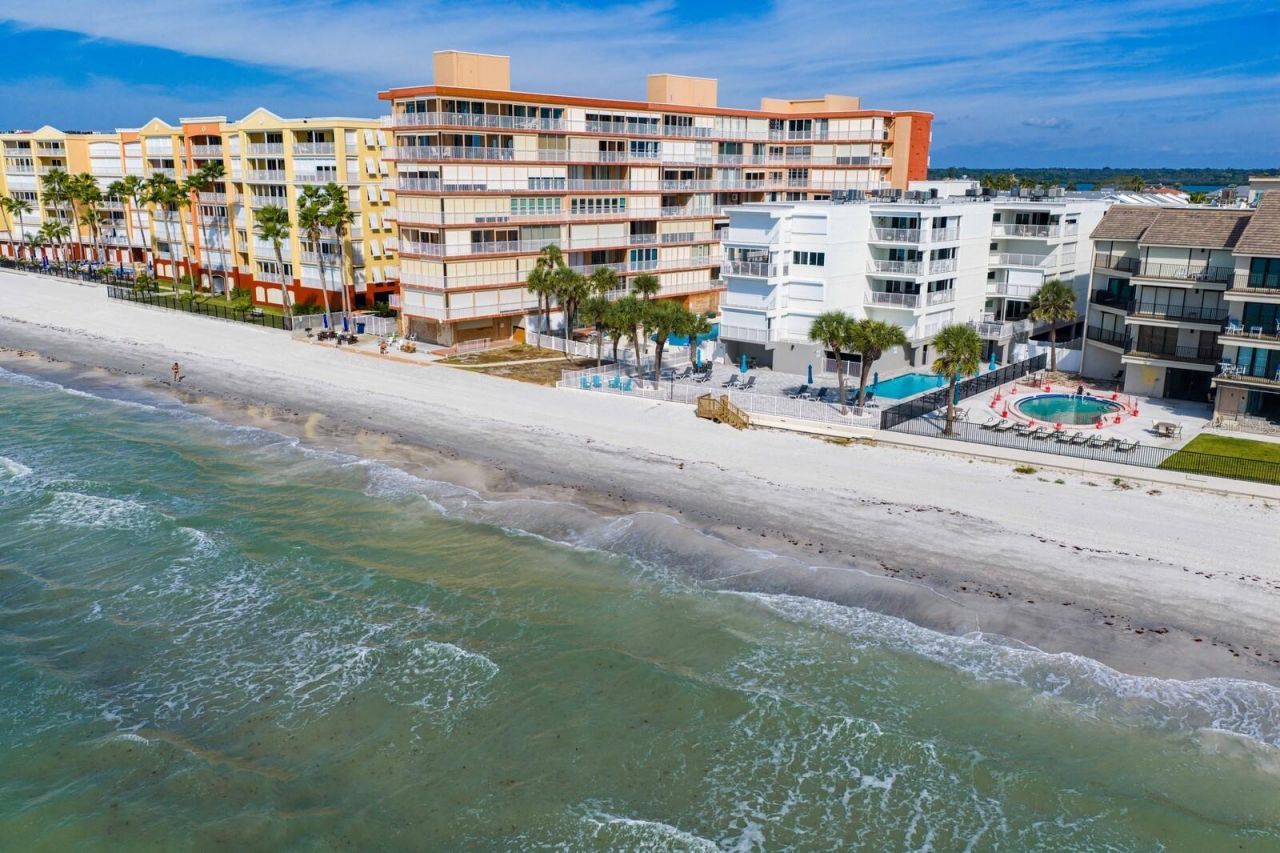 16332 Gulf Boulevard, Unit 3B, Redington Beach, FL 33708 Photo