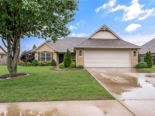 3900 W Mountain View Drive , Fayetteville, AR 72704