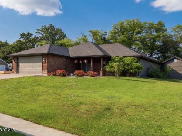435 ZACHARY COURT, Holts Summit, MO 65043