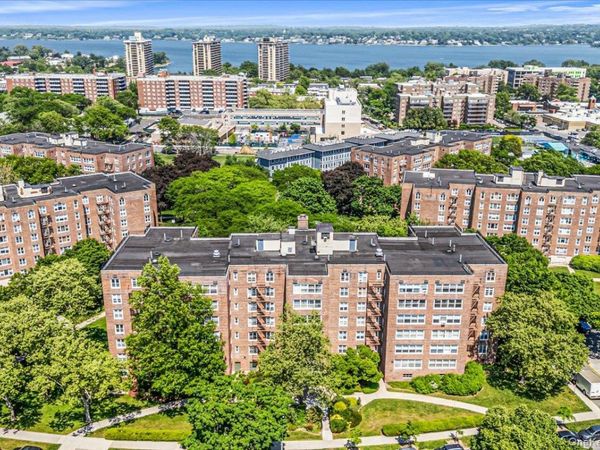 18-65 211th Street, Unit 3K, Bayside, NY 11360