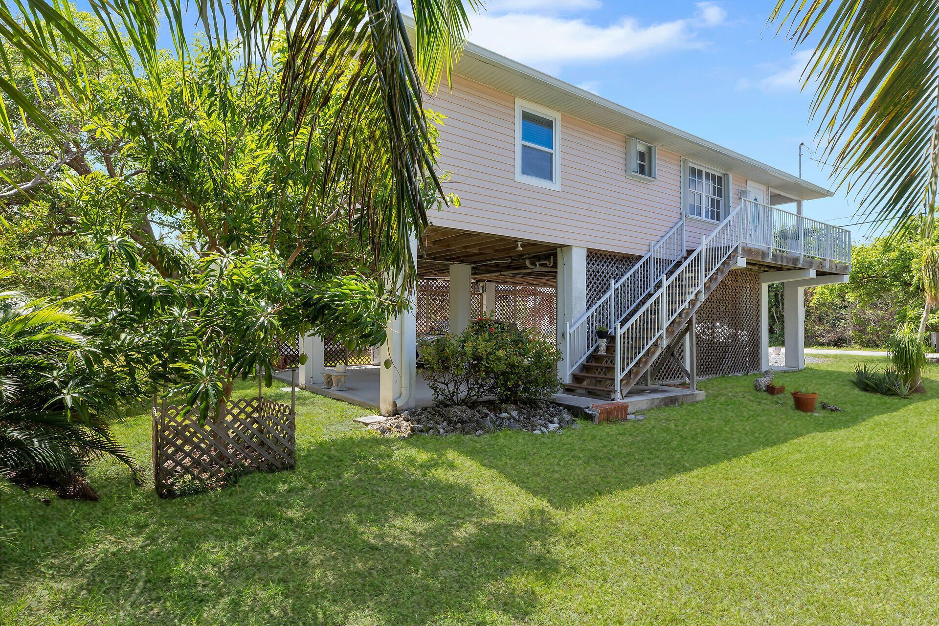 19464 Seminole Street, Sugarloaf, FL 33042 Photo