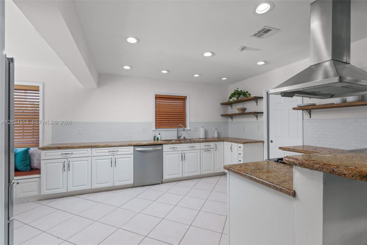 3627 NE 19th Ave , Oakland Park, FL 33308 Photo