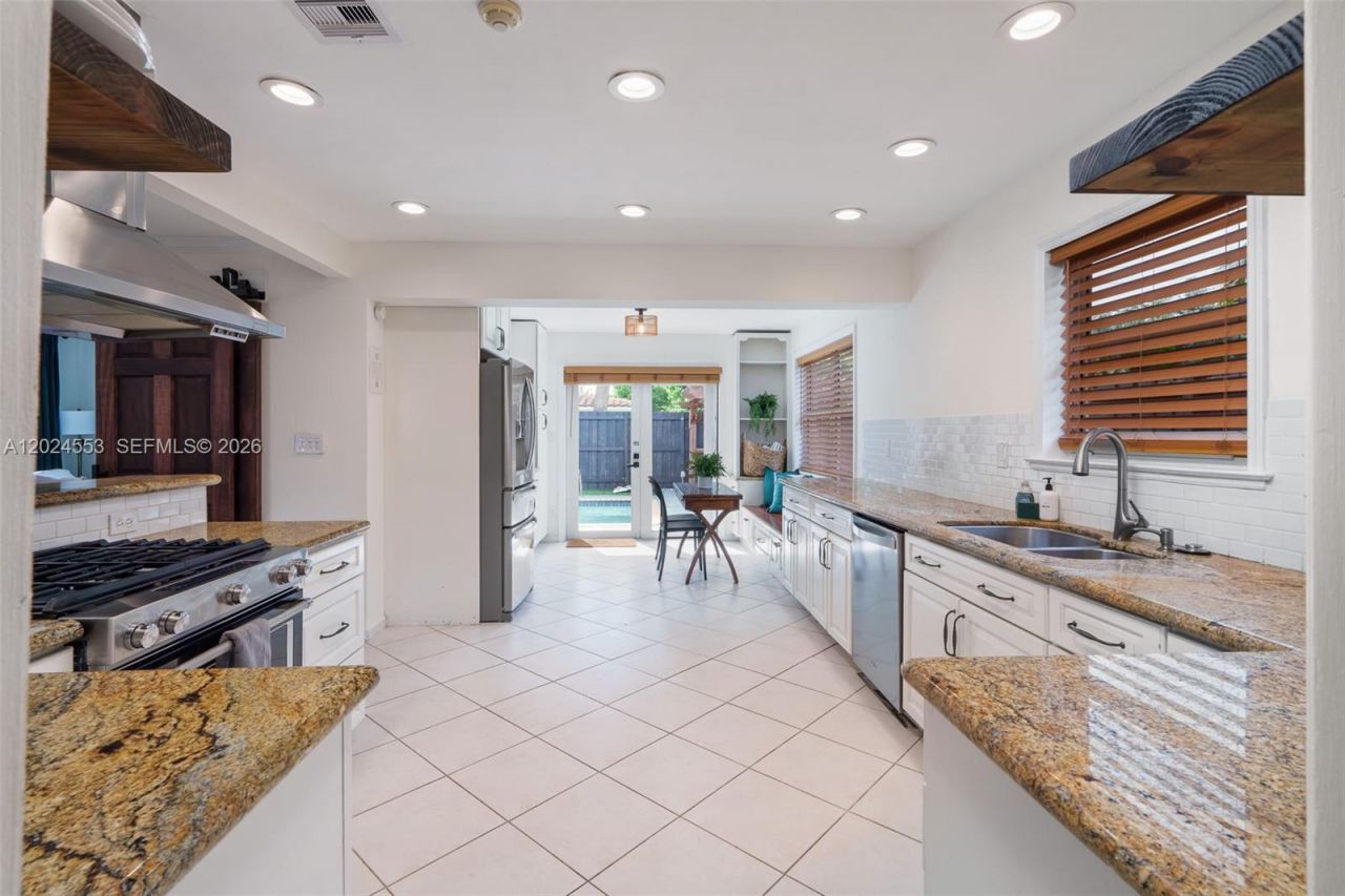 3627 NE 19th Ave , Oakland Park, FL 33308 Photo