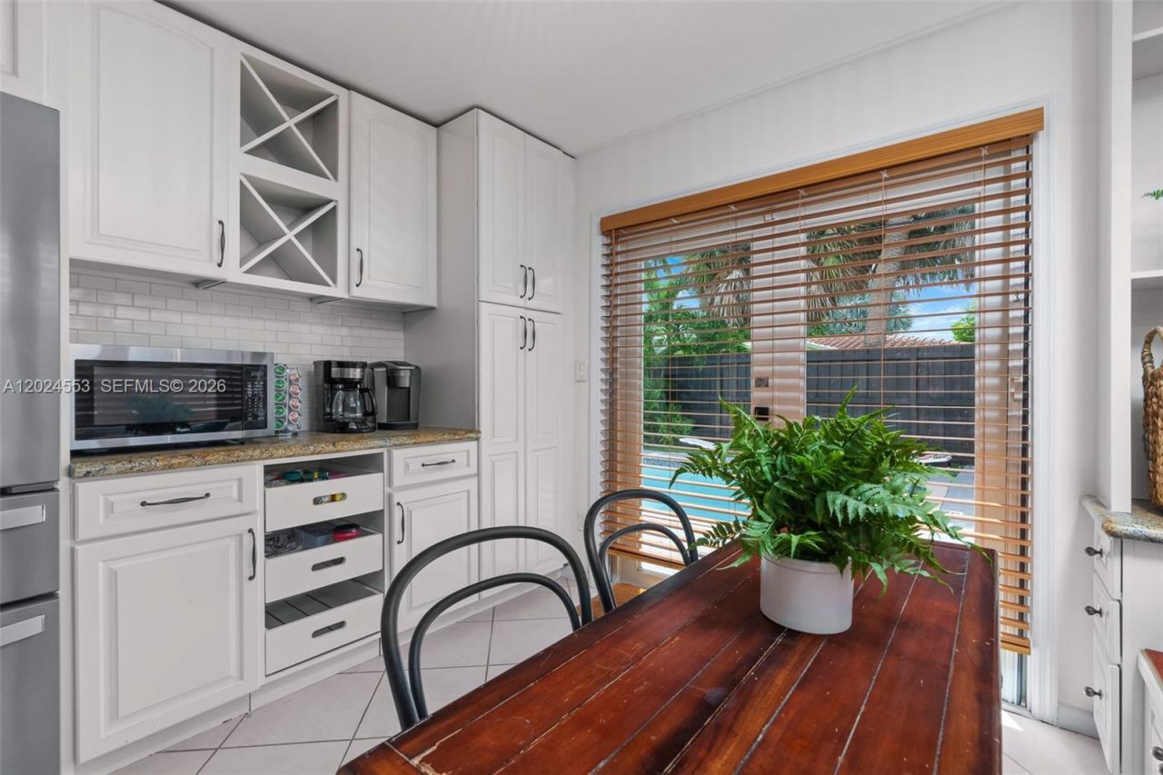 3627 NE 19th Ave , Oakland Park, FL 33308 Photo