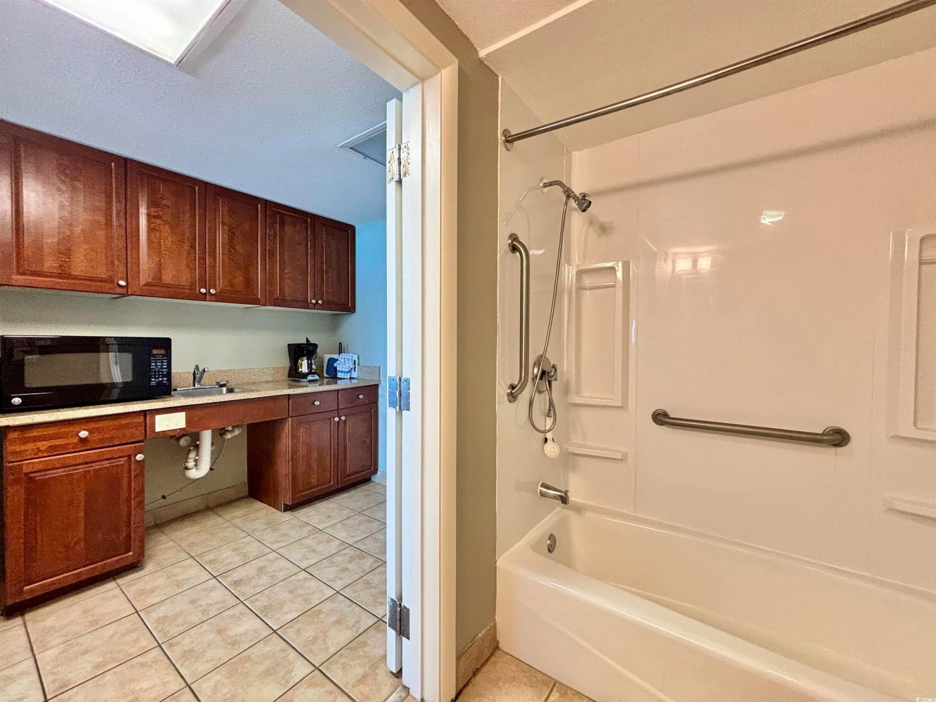 5200 N Ocean Blvd.  Photo 5