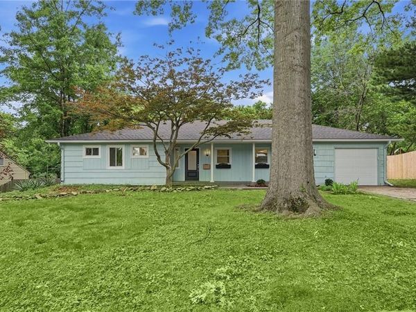7740 Briar Drive, Prairie Village, KS 66208