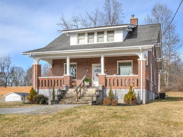 132 Christiansburg NE, Floyd, VA 24091