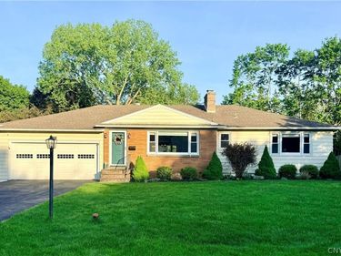172 Winston Way, DeWitt, NY 13214