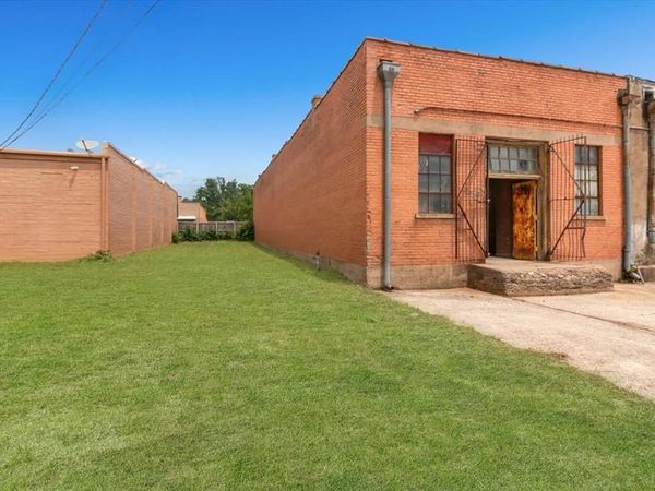 122 W Woodard Street, Denison, TX 75021