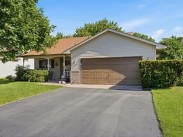 7230 38th Street N, Oakdale, MN 55128