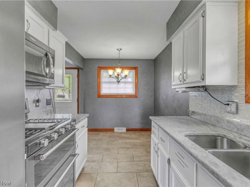316 Thelma Drive, Sheffield Lake, OH 44054 Photo 12