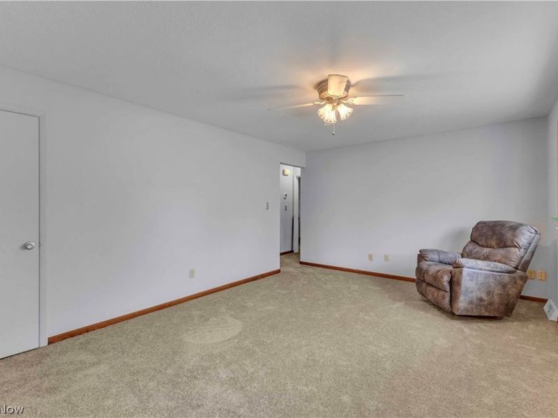 316 Thelma Drive, Sheffield Lake, OH 44054 Photo 4