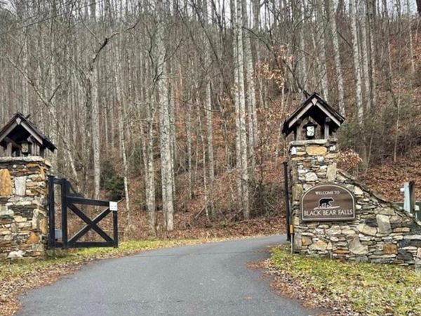 103 One Feather Road , Whittier, NC 28789