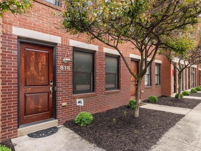 818 N 4th Street, Columbus, OH 43215 Photo 2