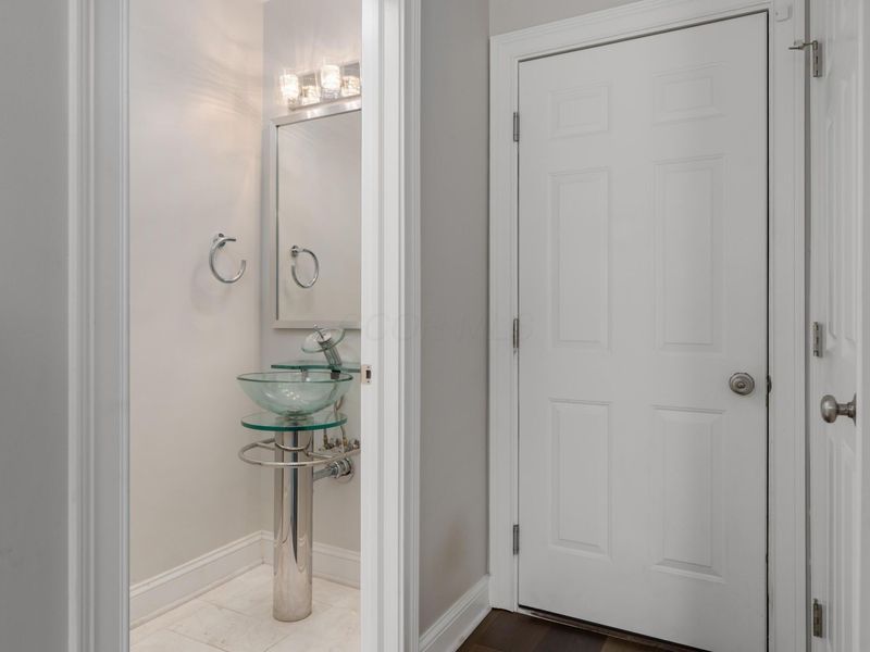 818 N 4th Street, Columbus, OH 43215 Photo 5