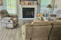 637 W Oak Circle Dr.  photo 4