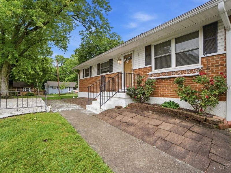3774 Nightingale Drive, Fairfax, OH 45227 Photo 4