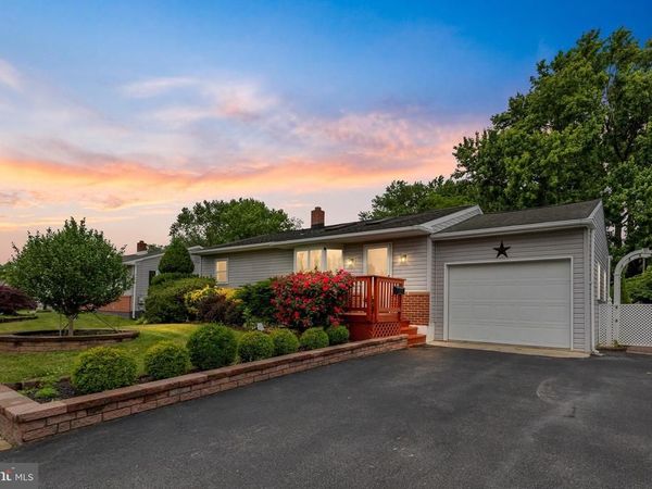 17 CAXTON DRIVE, NEW CASTLE, DE 19720