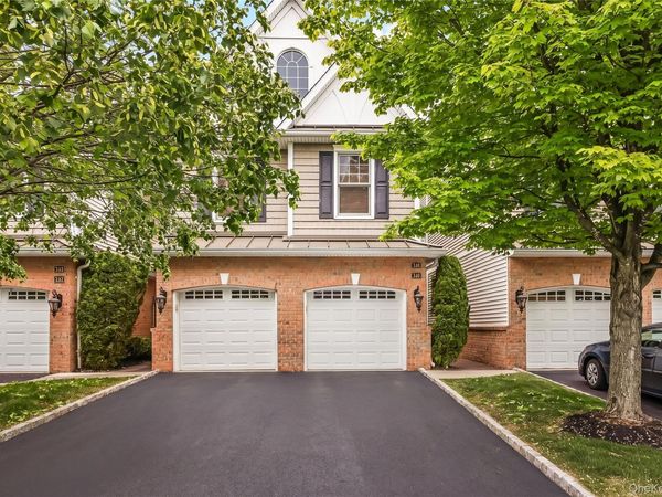 246 Roosevelt Way, Unit 11103, Westbury, NY 11590