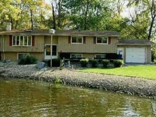 41511 N Country Club Drive , Antioch, IL 60002