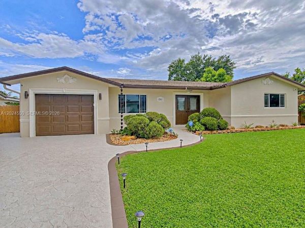 1841 NW 113th Ave , Pembroke Pines, FL 33026