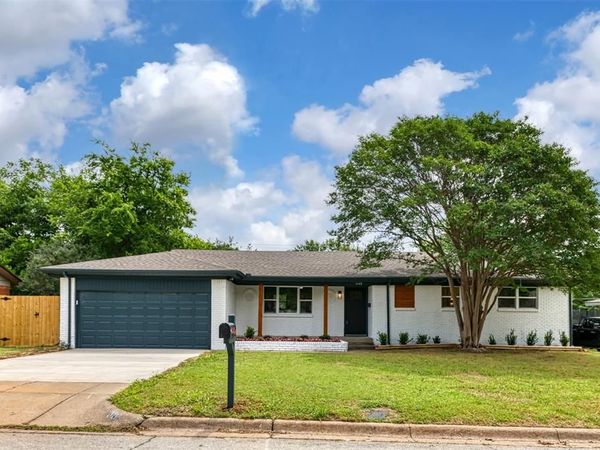 1140 Cavender Drive, Hurst, TX 76053