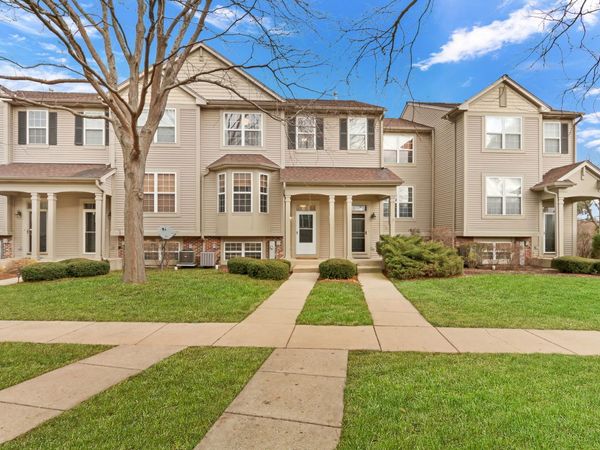 983 Ellsworth Drive , Grayslake, IL 60030
