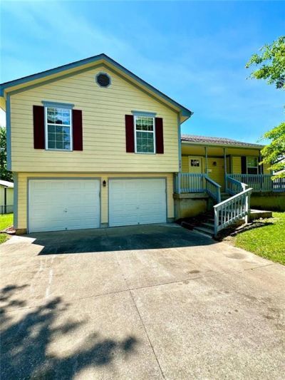 508 Quail Creek Drive, Odessa, MO 64076 Main Photo