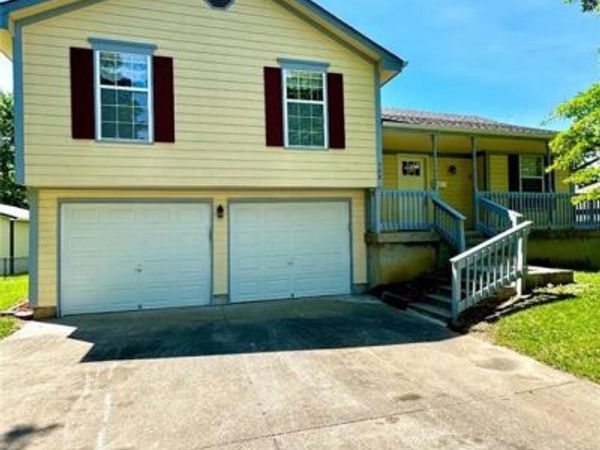 508 Quail Creek Drive, Odessa, MO 64076