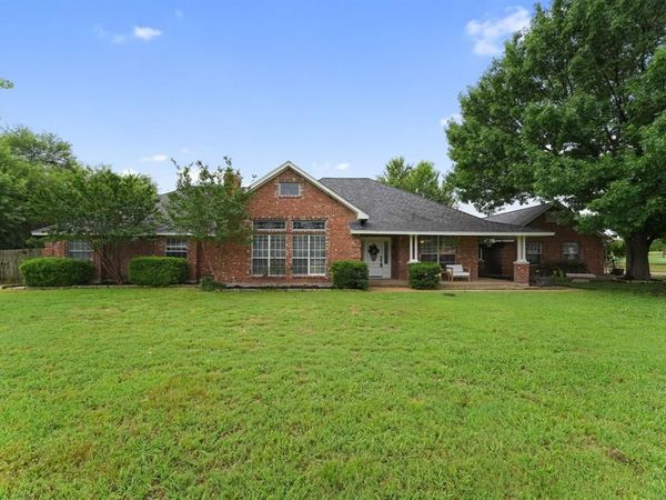 302 Thorntree Drive, Ovilla, TX 75154