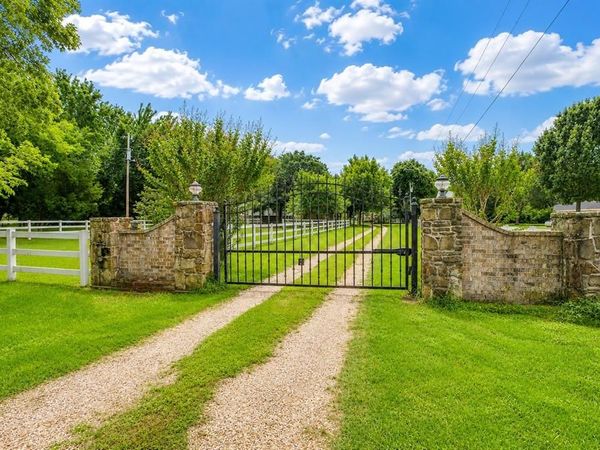 1480 Fox Lane, Burleson, TX 76028