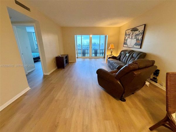 4001 Hillcrest Dr, Unit 609, Hollywood, FL 33021