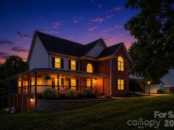 4616 20th Street Place NE, Hickory, NC 28601