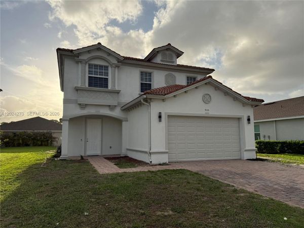 9135 Leatherwood Loop , Lehigh Acres, FL 33936