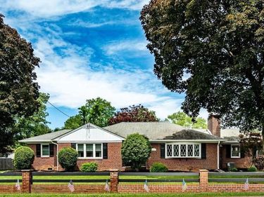 2207 NAAMANS CREEK ROAD, BOOTHWYN, PA 19061
