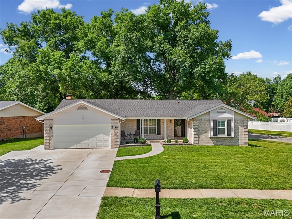 2854 Queen Bee Lane , Oakville, MO 63129 Main Photo