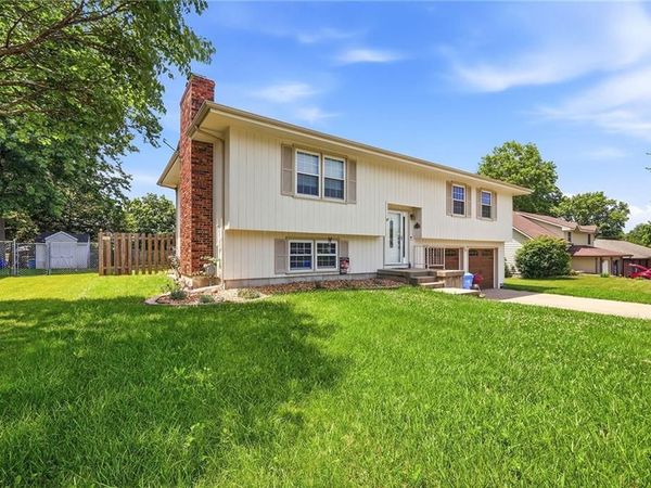 1178 Delaware Drive, Tonganoxie, KS 66086