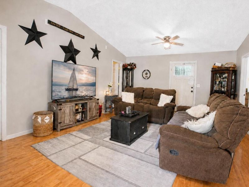 218 Woodlawn Circle, Howard, OH 43028 Photo 7