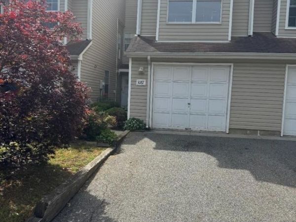 1087 Oakcroft Ln, Franklin, NJ 08873