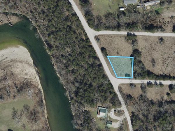 000 Roaring River Village, Eagle Rock, MO 65641