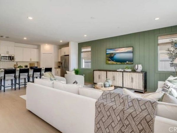 345 Deer Lake Way, Perris, CA 92570