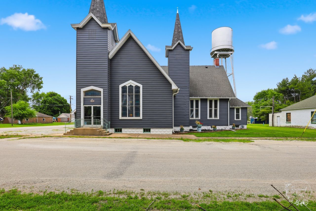 185 S Ames Street , Cabery, IL 60919