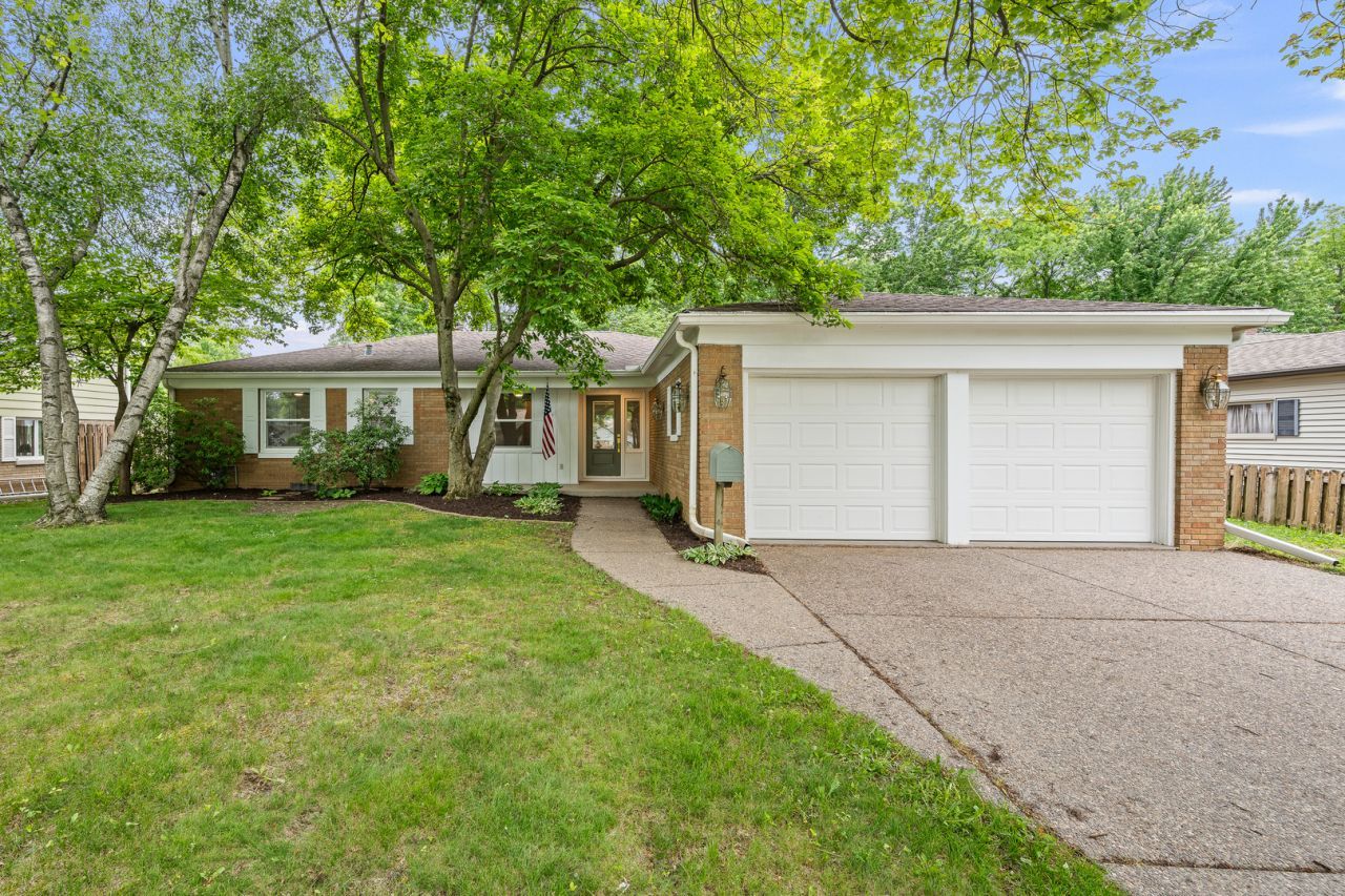 2512 31st Avenue Court, Moline, IL 61265 Main Photo
