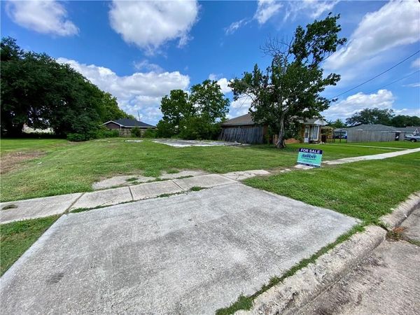 2120 AYCOCK Drive , Arabi, LA 70032