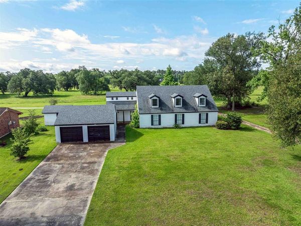 2225 Bon Vie Drive, Sulphur, LA 70665